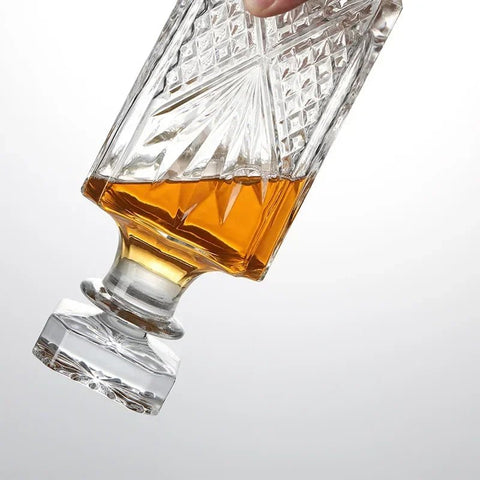 Luxurious Lead - Free Crystal Glass Whiskey Decanter - Elegant Barware for Home Parties - 750ml - The unKAGEd Shop